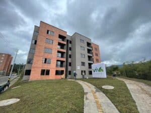 30 familias de El Retiro celebran la entrega de su Hogar para la VIDA