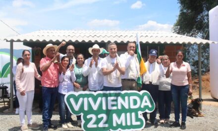 VIVA entrega la vivienda 22.000 del Gobierno de Antioquia en Caicedo a una familia cafetera