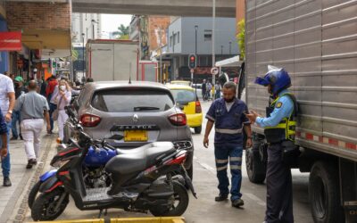 Medellín Crítico 6 Los ciudadanos podrán alertar sobre vehículos mal parqueados en siete puntos de Medellín, a través de ReportesMed