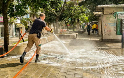 Más de 7.500 metros cuadrados de la avenida Oriental fueron intervenidos con acciones de aseo y ornato