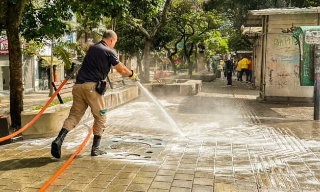 Más de 7.500 metros cuadrados de la avenida Oriental fueron intervenidos con acciones de aseo y ornato