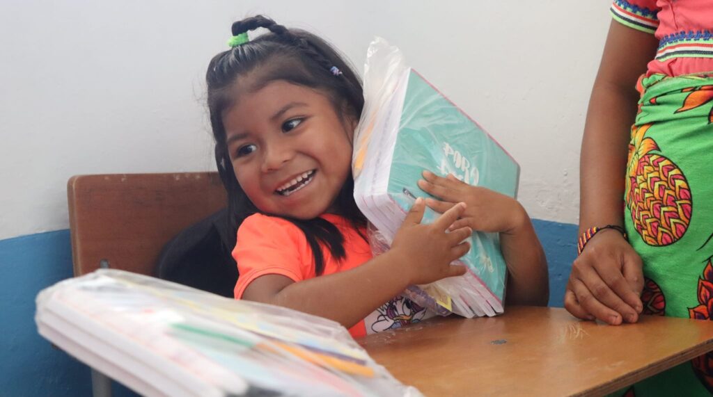 En Dabeiba, la educación brillará con más de 6,000 kits escolares: un impulso vital para estudiantes y familias 1 Kits Escolares