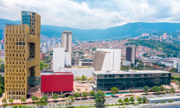 Repudio a Daniel Quintero y denuncia del mal estado de la secretaría de educación en Medellín