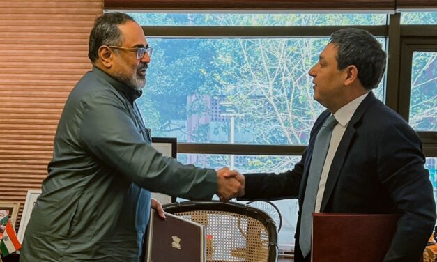 Colombia e India firman acuerdo histórico para impulsar la producción tecnológica