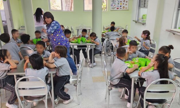 La Alcaldía de Medellín extiende la cobertura de alimentación a 12.000 estudiantes más