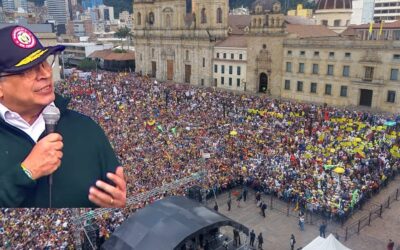 Presidente Petro enfrenta a sus críticos en enérgico discurso en la Plaza de Bolívar
