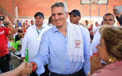 Reforma del gobernador Rendón en Antioquia desata controversia por recortes drásticos y falta de transparencia