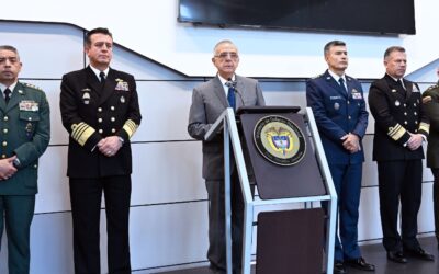 Reestructuración en Fuerzas Militares busca fortalecer mando y operatividad sin afectar capacidades, afirma ministro Velásquez