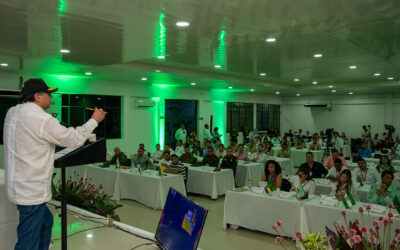 Petro llama a los gobernadores a formar una fuerza política territorial para defender los proyectos económicos en el Congreso