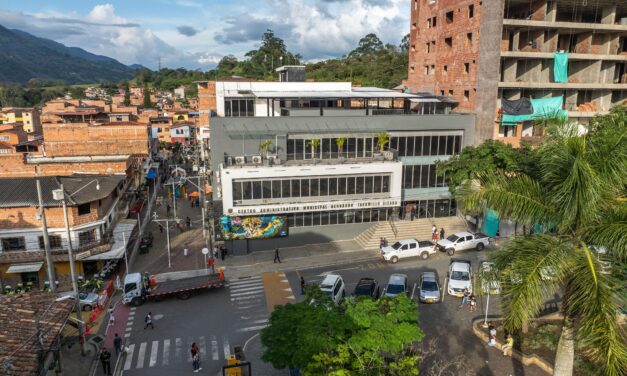 Barbosa logra superávit fiscal por primera vez en 20 años y marca un hito financiero