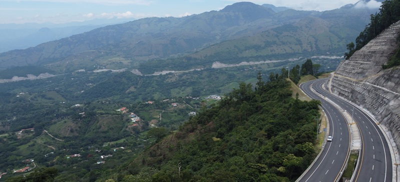 Colombia estrena nuevo tramo de la Autopista Conexión Pacífico 1 ¿sabes en que parte está el tramo?
