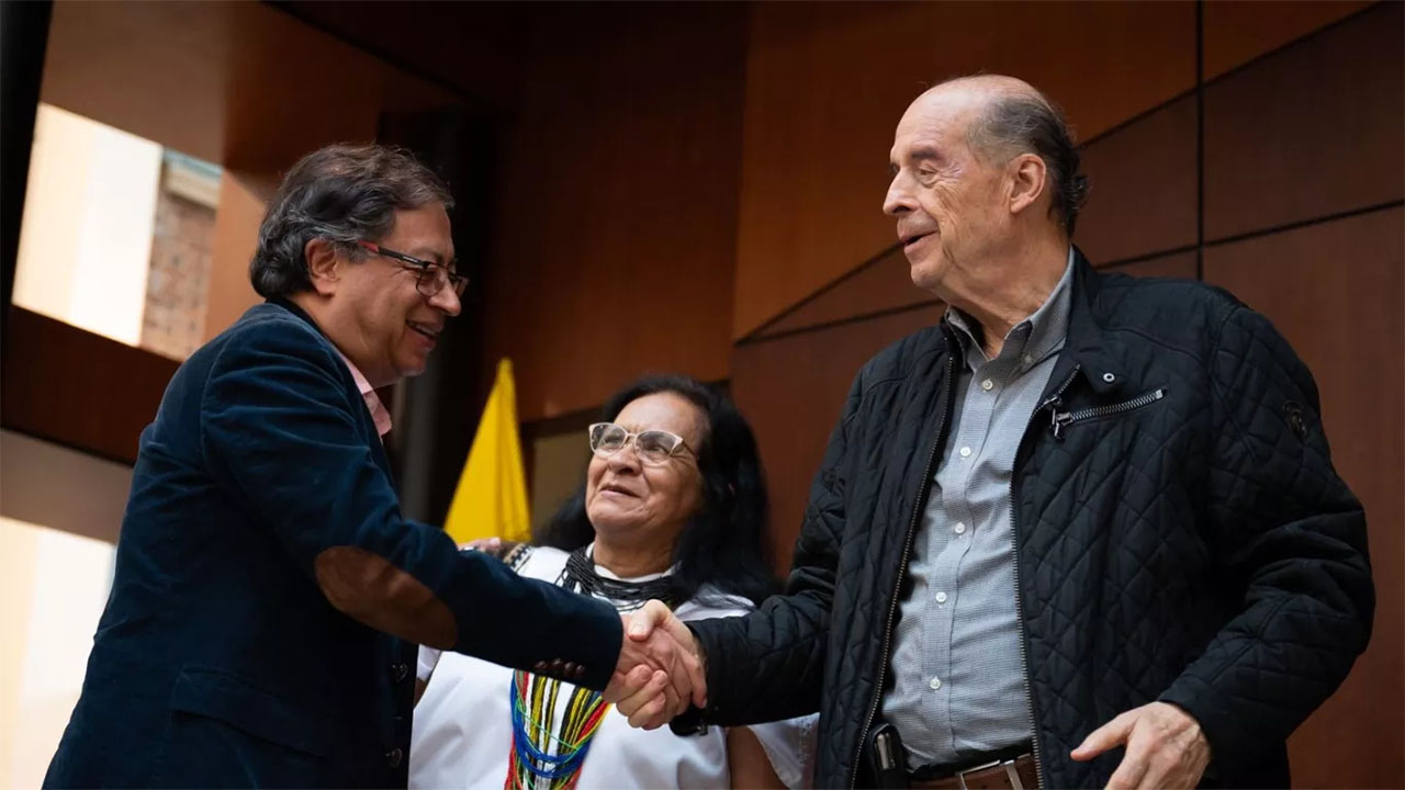 Petro le responde la dura carta a Álvaro Leyva y contó qué fue lo que hizo en Francia mientas estuvo desaparecido