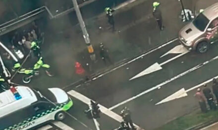 Tragedia en Medellín: en medio de una balacera, falleció una mujer que trabajaba como ‘escobita’