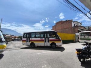 Cuadradero de Buses Manga Arriba