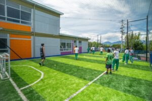 De elefante blanco a faro de esperanza: la escuela que se negó a morir en Cañas Gordas. DSC00625