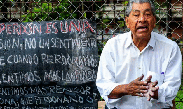 Falleció Miguel Valencia, el ‘reportero de tiza’ e ícono de la Universidad de Antioquia