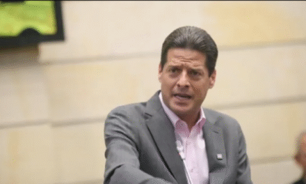 Otro desconocido que renuncia a la presidencia: Gómez Amín tira la toalla y se sube al tren de De la Espriella