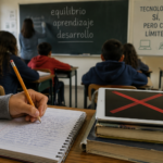 Las aulas replantean el uso de pantallas: crece el debate sobre el regreso a la escritura a mano
