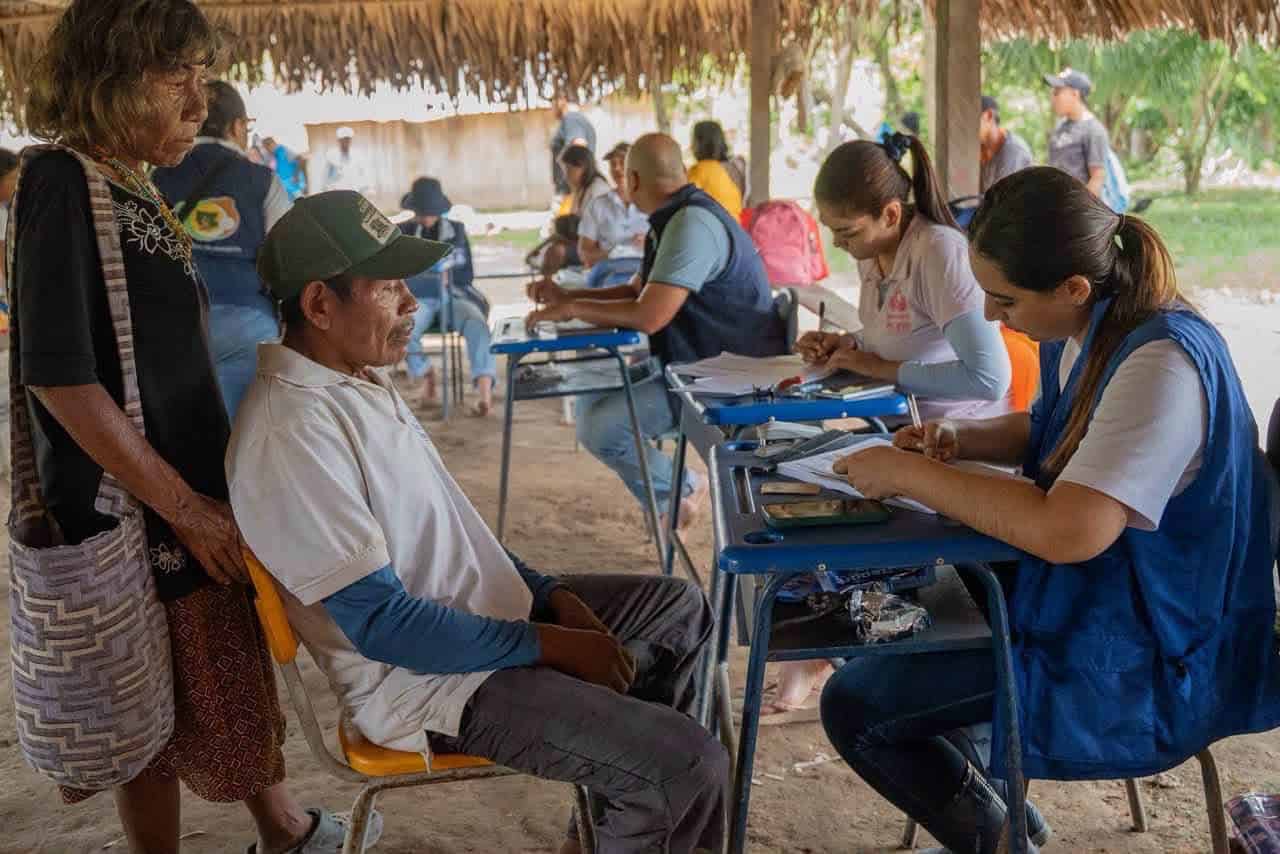 atencion-comunidad-indigena-hitnu-arauquita Comunidad indCígena Hitnü reunida durante jornada de atención institucional de la Defensoría del Pueblo en Arauquita.