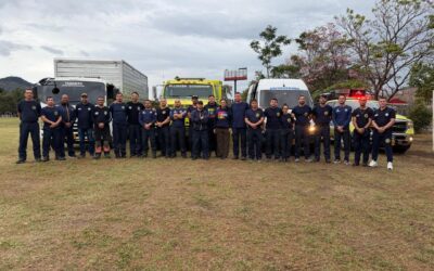 Bomberos de Medellín regresan tras siete días de rescate en cuatro ciudades