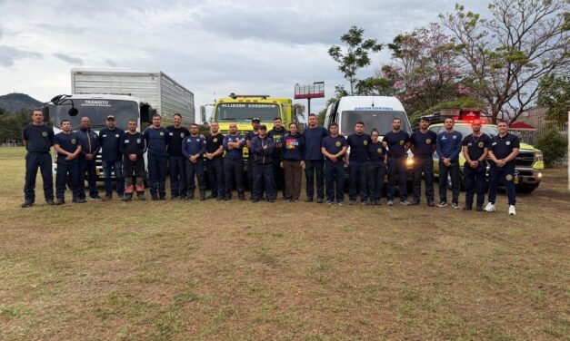 Bomberos de Medellín regresan tras siete días de rescate en cuatro ciudades