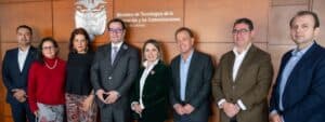 Gobierno y operadores revisan bloqueo de celulares en cárceles