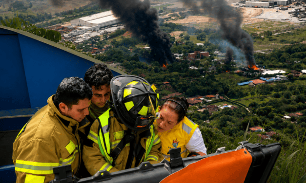Controlan incendio de gran magnitud en Girardota sin reporte de heridos