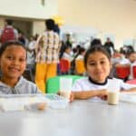 PAE Antioquia ampliará cobertura a 327.000 estudiantes en 2026