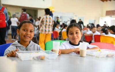 PAE Antioquia ampliará cobertura a 327.000 estudiantes en 2026
