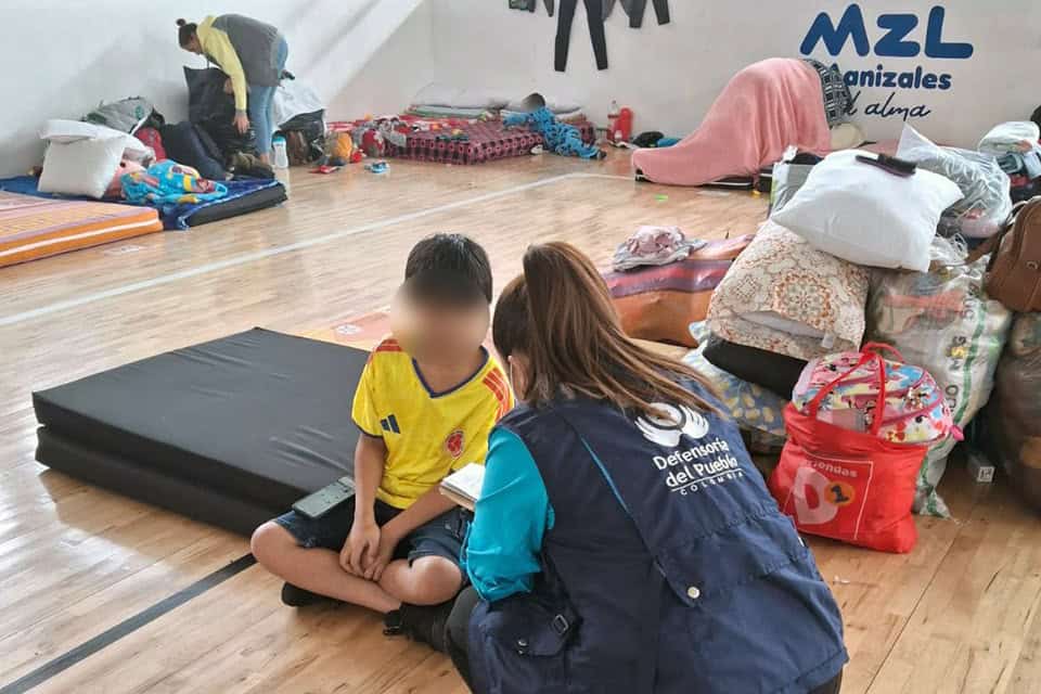 Defensoría impulsa matrículas y vigila ayudas tras terremoto en Caldas terremoto en caldas