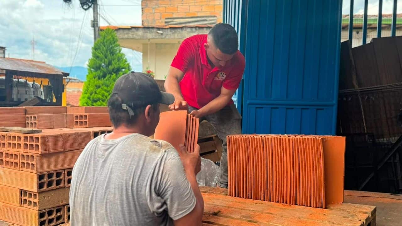 Antioquia envía materiales para reconstruir 268 viviendas tras sismo Materiales para la reconstrucción de viviendas en el Suroeste antioqueño