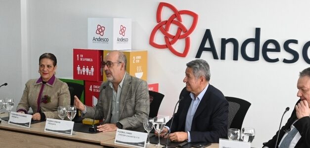 Ministra TIC coordina con gremios apoyo tras el terremoto