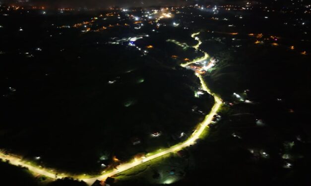 La vía Marinilla-El Peñol estrena 565 luminarias LED en 16,5 kilómetros