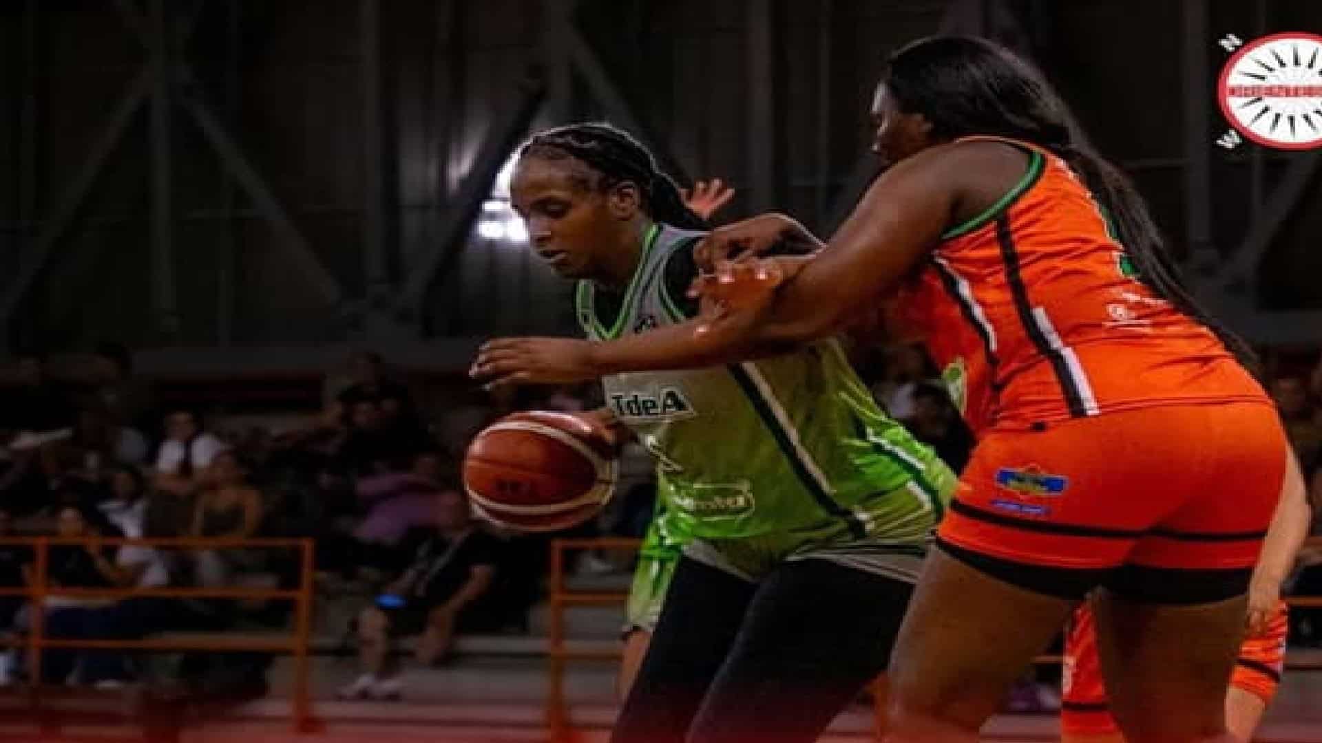 Copa Élite de Baloncesto abrió su rama femenina en Antioquia Jugadoras en la cancha durante un partido de la Copa Élite de Baloncesto en Antioquia
