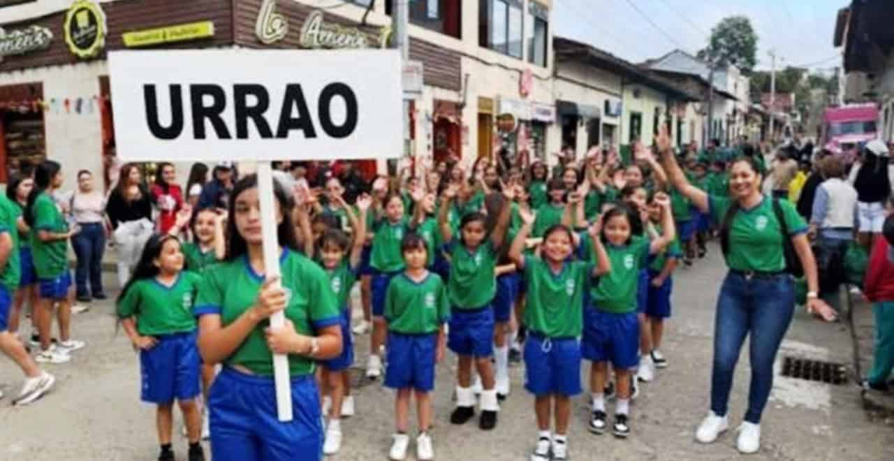 Juegos Escolares: 570 deportistas compiten en Urrao Delegaciones de los Juegos Escolares durante la apertura del subregional del Suroeste en Urrao.