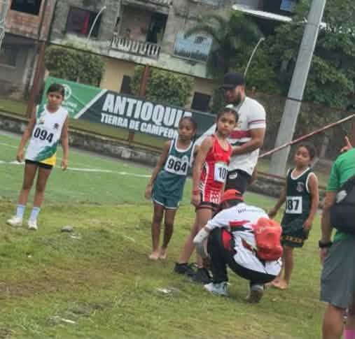 Atletismo de Peque compitió en la final de Carepa Pieza gráfica sobre atletismo de Peque en la final departamental de Carepa