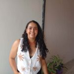 Biotecnóloga en Medellín transforma residuos de frutas en prototipos textiles