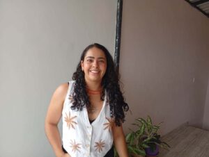 Biotecnóloga en Medellín transforma residuos de frutas en prototipos textiles