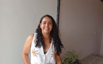 Biotecnóloga en Medellín transforma residuos de frutas en prototipos textiles