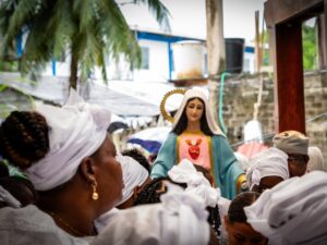 El Inmaculado Corazón mutilado de María regresó a Bojayá tras su restauración