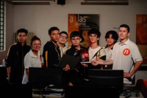 Estudiantes de Medellín desarrollan casco inteligente para motociclistas