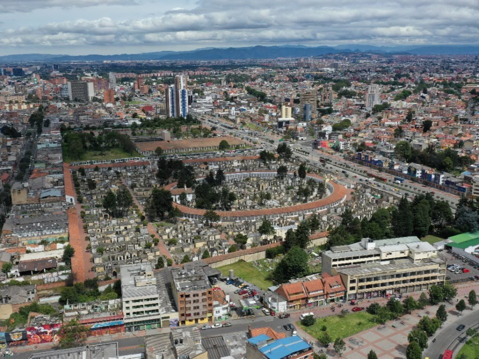 Cementerio Central: MinCulturas exige protección Vista panorámica del Cementerio Central de Bogotá, bien patrimonial sobre el que MinCulturas pidió medidas de protección
