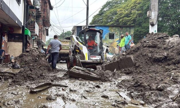 228 familias reciben atención por lluvias en Medellín