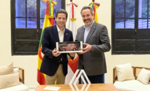 Gobierno y Renault-Sofasa avanzan en inversión de hasta US$150 millones para fabricar un nuevo vehículo en Colombia