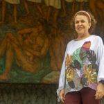 Profesora Teresita Alzate recibe medalla por su trayectoria en nutrición y educación