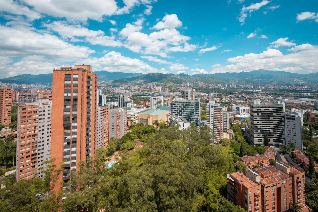Viviendas turísticas: multas y cierres en Medellín Edificio de apartamentos en Medellín, referencia a viviendas turísticas